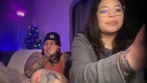 Mia online show from November 30, 2025, 6:39 am