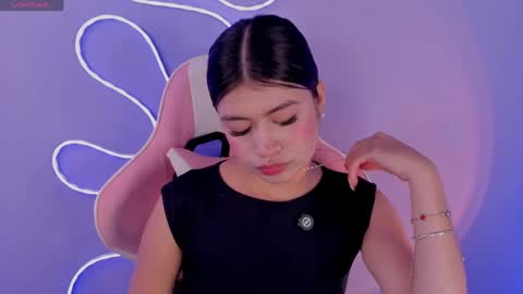 Mia Capone online show from April 22, 2026, 2:18 pm