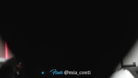 Snapshot of miacontilive chatting on October 17, 2025, 8:00 pm miacontilive online show from October 17, 2025, 8:00 pm