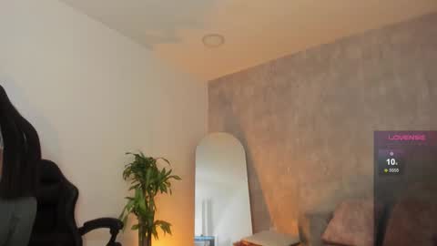 miacooper online show from September 27, 2025, 12:21 pm