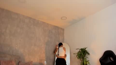 miacooper online show from October 10, 2025, 12:26 pm