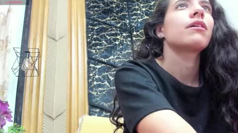 Snapshot of miacours chatting on April 23, 2026, 9:17 pm MiaCours online show from April 23, 2026, 9:17 pm