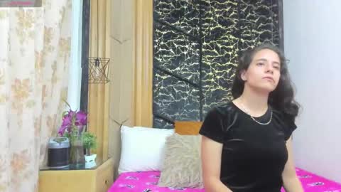Snapshot of miacours chatting on April 27, 2026, 7:01 pm MiaCours online show from April 27, 2026, 7:01 pm
