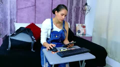 Snapshot of miacours chatting on May 10, 2026, 2:11 pm MiaCours online show from May 10, 2026, 2:11 pm