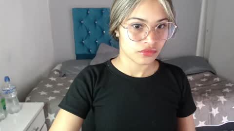 miacumgirl online show from April 20, 2026, 12:19 pm