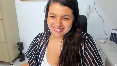 IG Yojanagomez  online show from March 3, 2025, 5:07 pm