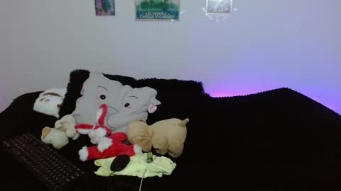 Mia david      online show from April 16, 2026, 9:39 pm