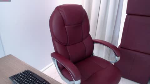 miadesir online show from April 5, 2026, 4:04 pm