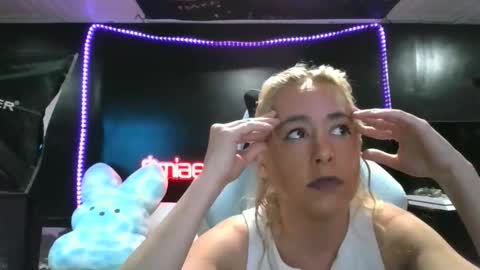 miaellababy online show from October 28, 2025, 1:09 am