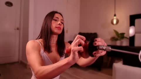 Mia online show from March 29, 2026, 11:10 am