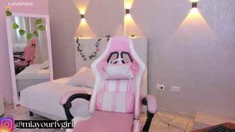 Mia Gomez online show from February 12, 2025, 1:48 pm