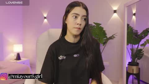 Mia Gomez online show from October 17, 2025, 1:03 pm