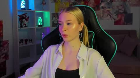 Mia online show from October 24, 2025, 5:31 pm