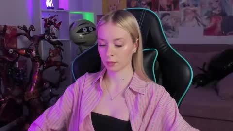 Mia online show from November 4, 2025, 5:34 pm