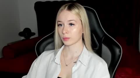 Mia online show from December 4, 2025, 5:28 am