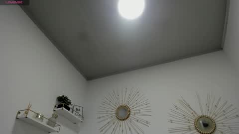 Miah Collins online show from September 18, 2025, 11:12 am