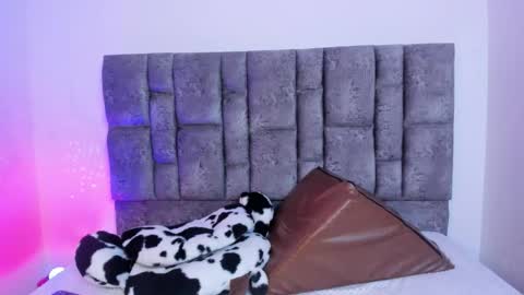 miah new independent model acount online show from November 14, 2025, 2:21 am