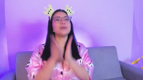 miah new independent model acount online show from December 5, 2025, 3:37 am