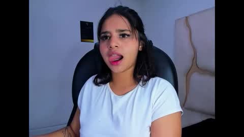 miahsex69 online show from November 29, 2025, 4:26 am