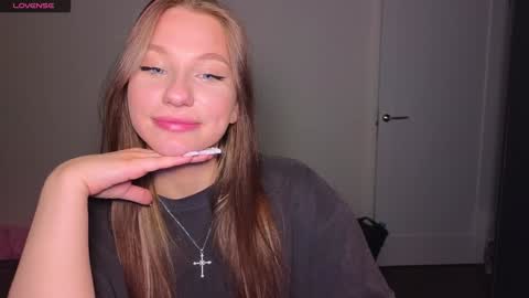 milanaaaa online show from February 5, 2025, 10:01 pm