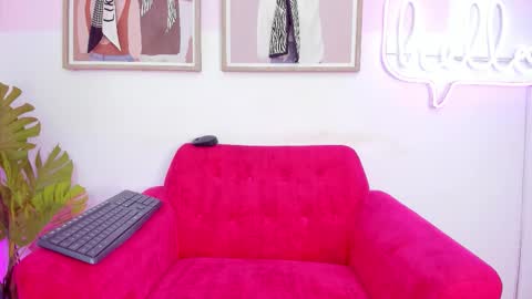 Mia Khalifa online show from November 12, 2025, 3:40 am