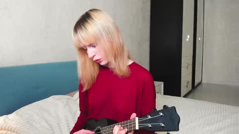 miakimiko online show from April 15, 2026, 8:54 am