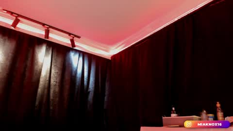 Snapshot of miaknox chatting on April 24, 2026, 12:35 am Mia online show from April 24, 2026, 12:35 am