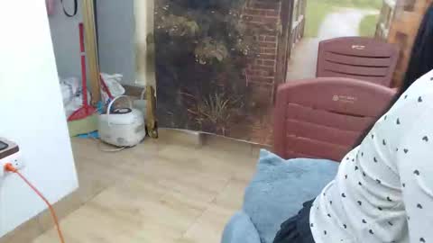 Mia online show from October 29, 2025, 3:42 am