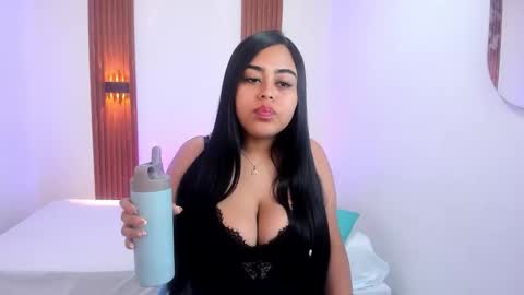 mialane3 online show from May 17, 2026, 12:23 pm