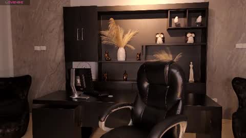 Snapshot of mialaurence_ chatting on July 17, 2026, 6:57 pm Call me Mia online show from July 17, 2026, 6:57 pm