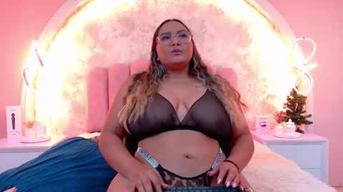 Mia online show from December 20, 2025, 4:19 am