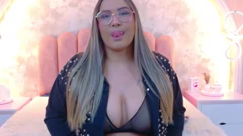 Mia online show from January 7, 2026, 4:04 am