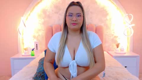 Mia online show from February 25, 2026, 4:44 am