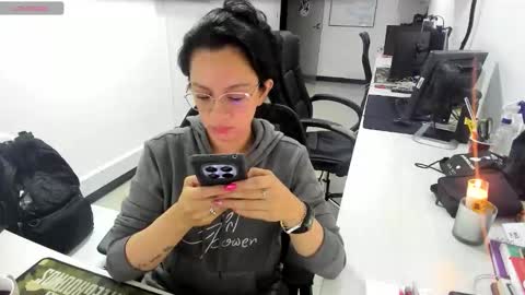 Mia  online show from January 6, 2026, 3:10 am