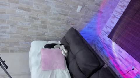 Mia online show from December 17, 2024, 1:18 am