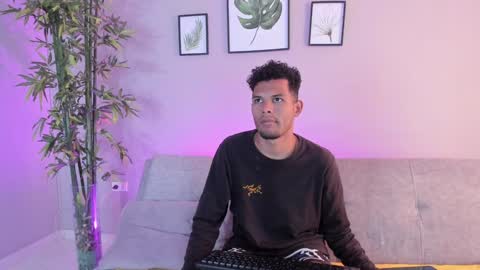 Mia online show from February 3, 2025, 9:50 pm