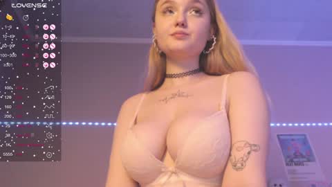 Mia online show from January 8, 2025, 5:37 pm