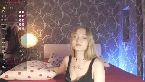 Mia online show from September 24, 2025, 4:32 pm