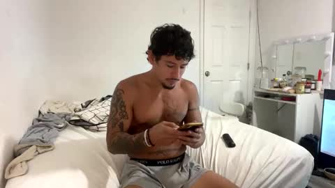 miamiclos1 online show from December 1, 2025, 2:33 pm