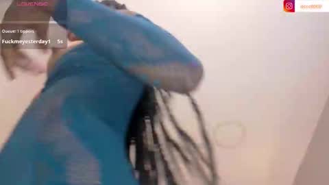 Mia  online show from March 5, 2025, 3:29 pm