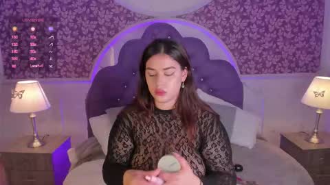 Mia   -5 7001400 Follow  online show from November 28, 2025, 1:25 pm