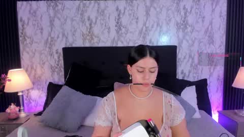 Snapshot of miamontoya chatting on May 27, 2026, 1:08 pm Mia -5 7001400 Follow online show from May 27, 2026, 1:08 pm