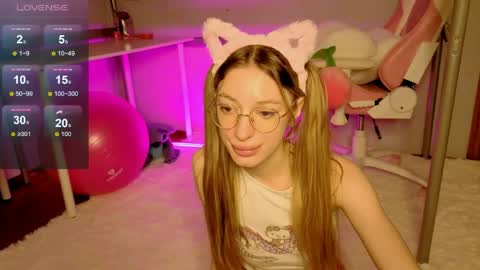 MiaMoon online show from June 10, 2026, 5:56 pm