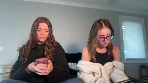 miamoorexo online show from February 9, 2026, 5:28 pm