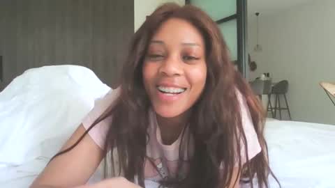 MiaMuffn online show from May 25, 2026, 5:41 pm
