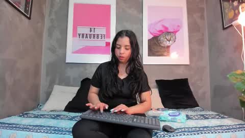 Mia online show from October 27, 2025, 10:25 pm