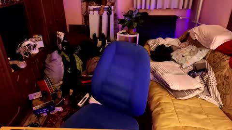 Snapshot of miaowhowl chatting on February 18, 2025, 9:20 pm Kristien online show from February 18, 2025, 9:20 pm