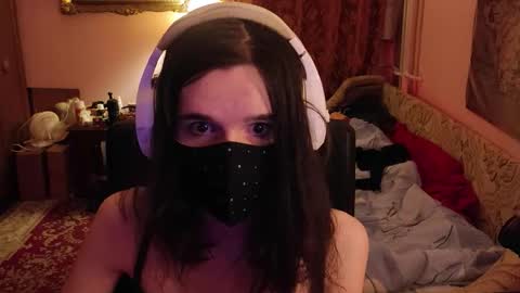 Snapshot of miaowhowl chatting on November 8, 2025, 6:18 pm Kristien online show from November 8, 2025, 6:18 pm