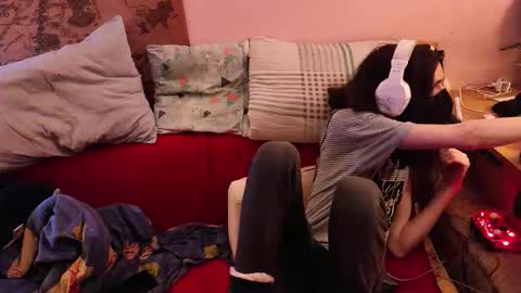 Snapshot of miaowhowl chatting on December 2, 2025, 12:54 pm Kristien online show from December 2, 2025, 12:54 pm