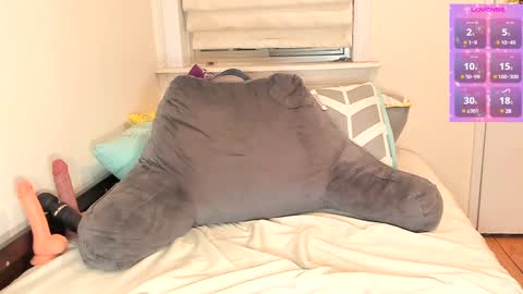 Mia  online show from March 4, 2025, 1:45 am